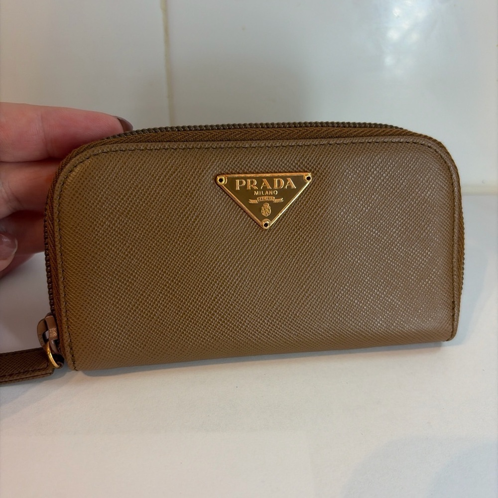 Prada Milano Saffiano Leather Zip Key Case Wallet 6 Hook Taupe Made In Italy - Picture 2 of 9
